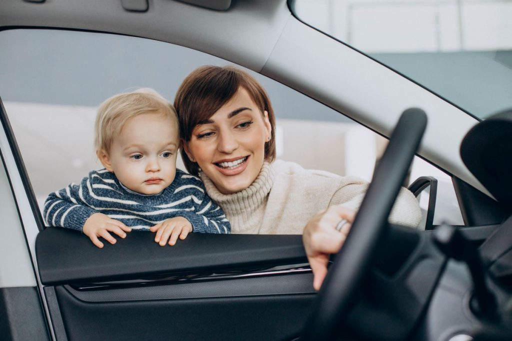 dziecko w samochodzie, dziecko w aucie, fotelik samochodowy, podróż z dzieckiem
